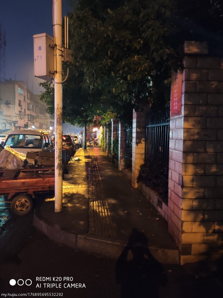 荣耀20普通版和红米k20pro版的夜晚拍照对比