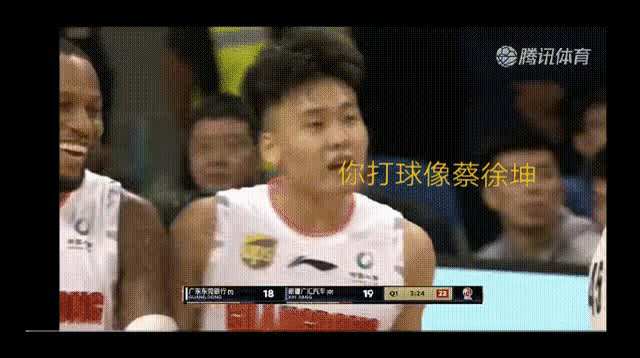 [流言板]王哲林晒与陈林坚青春合照:14岁我想快长高