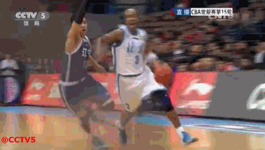 新浪:杜锋马布里冲突!场面一片混乱 幸亏裁判拦着