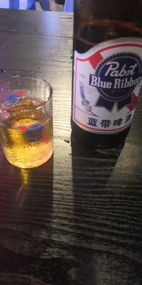 你好上冰镇啤酒
