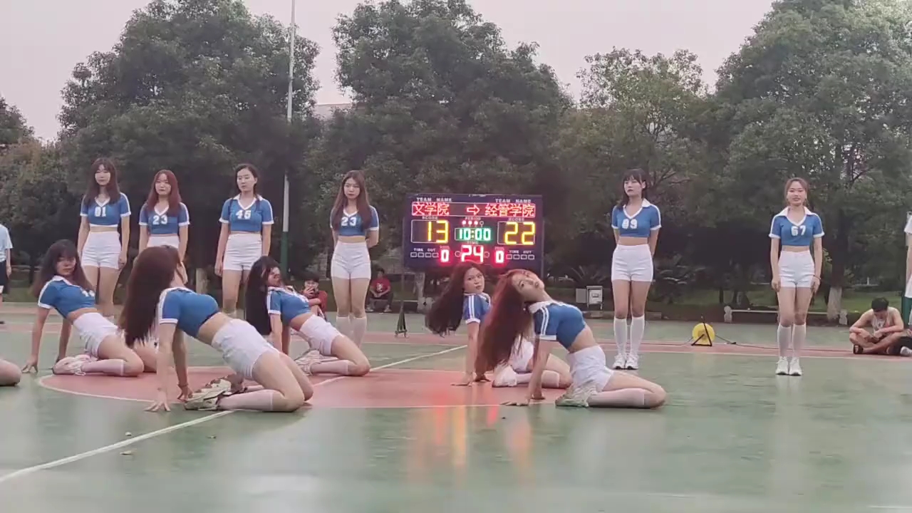 有这样的啦啦队你愿意上场吗