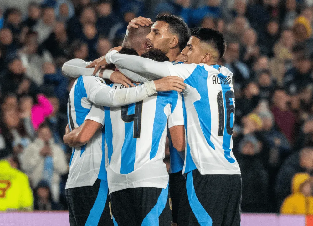 表现不俗

！王博豪本轮荷乙踢满全场并造点，可惜队友罚丢