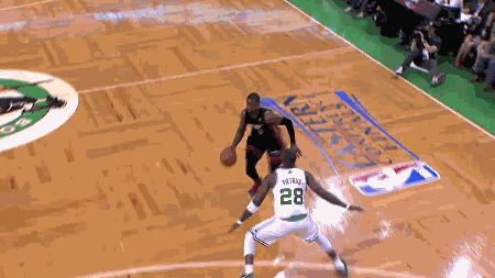 【图客团·高清gif】6-2 今日最佳扣篮:韦德轻松过人展臂飞扣