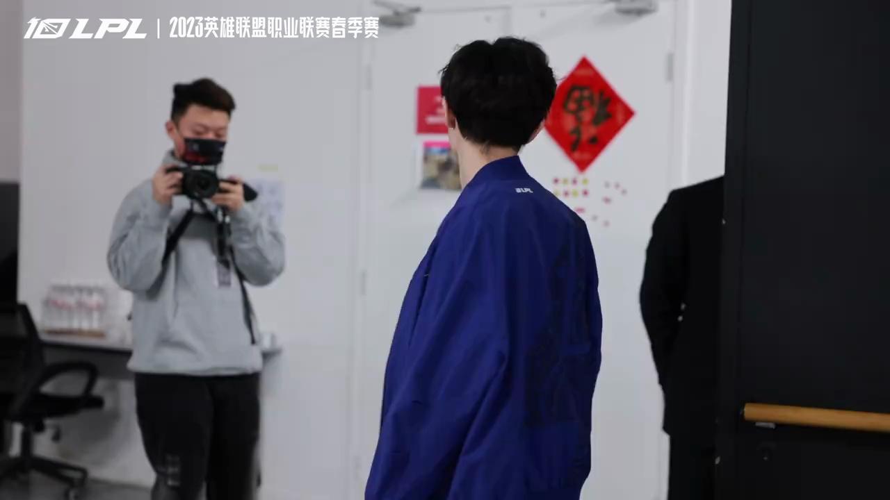 video-poster