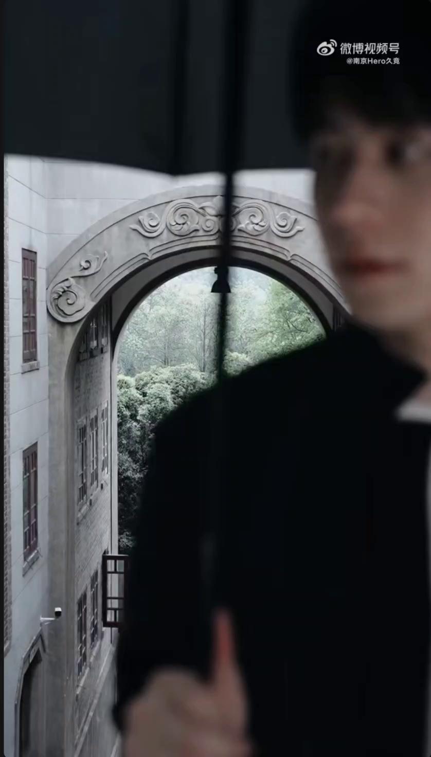 video-poster