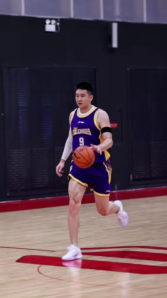 孙悦晒日常:好久没穿比赛服了,兴奋的都不会跑了