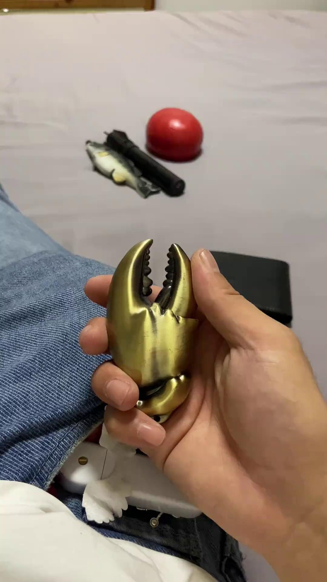 在机场干安检的第七天,这些奇奇怪怪的打火机可真好玩啊