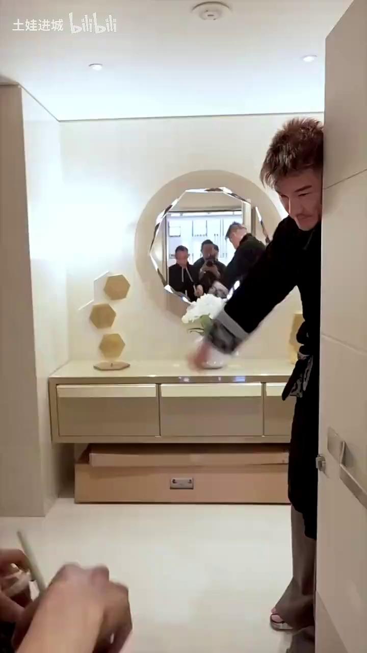 video-poster