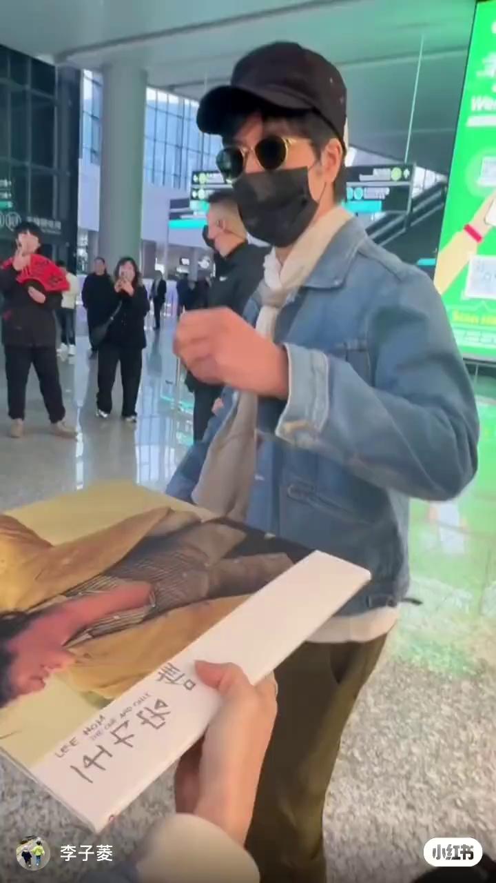 video-poster