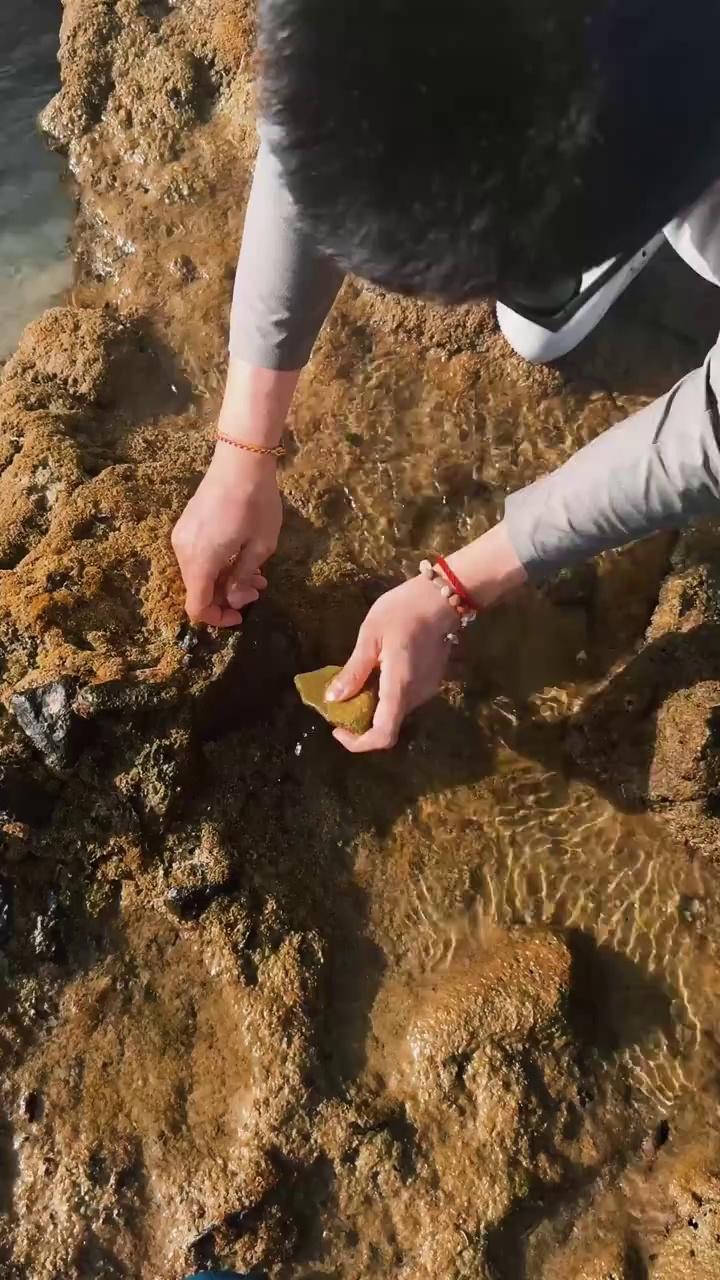 video-poster
