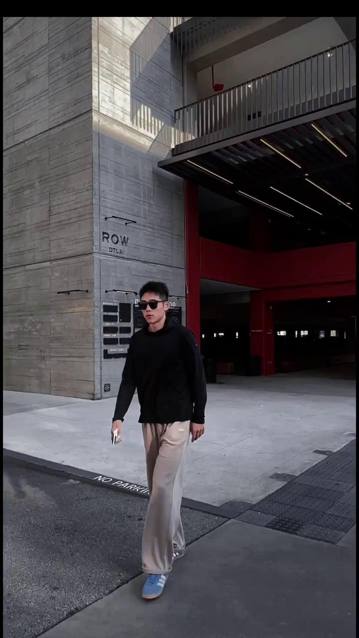 video-poster