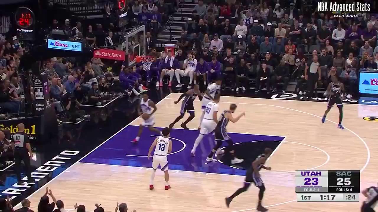 萨博尼斯对阵爵士精彩集锦:12分12篮板1助攻!