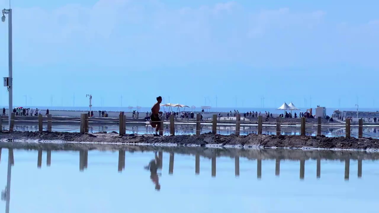 video-poster