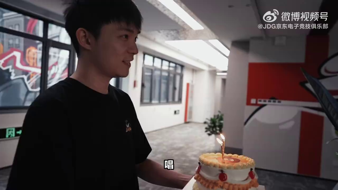 video-poster