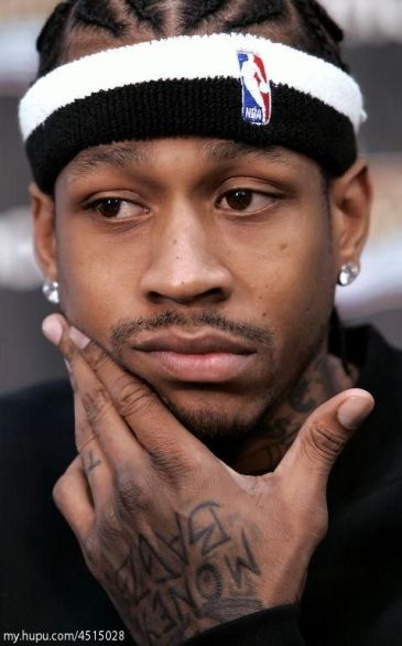 球的女性朋友看到ai,脱口而出:"怎么这么漂亮,眼睛好大好无辜的样子啊