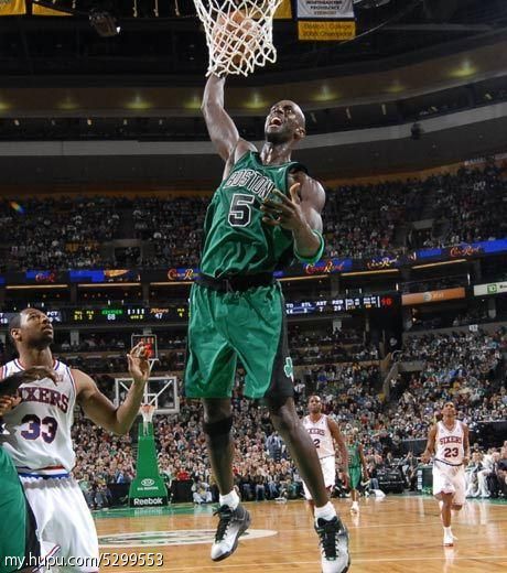 不过为了证明我的看法,我还是上两个加内特的图吧,看上去肌肉真的差不