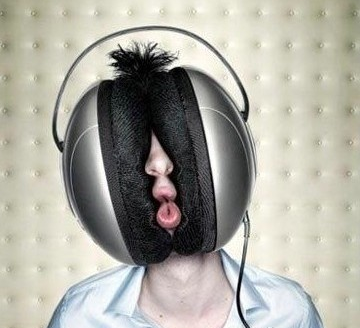 带上这副耳机   在上课呢………笑喷了 发自手机虎扑 wap.hupu.com