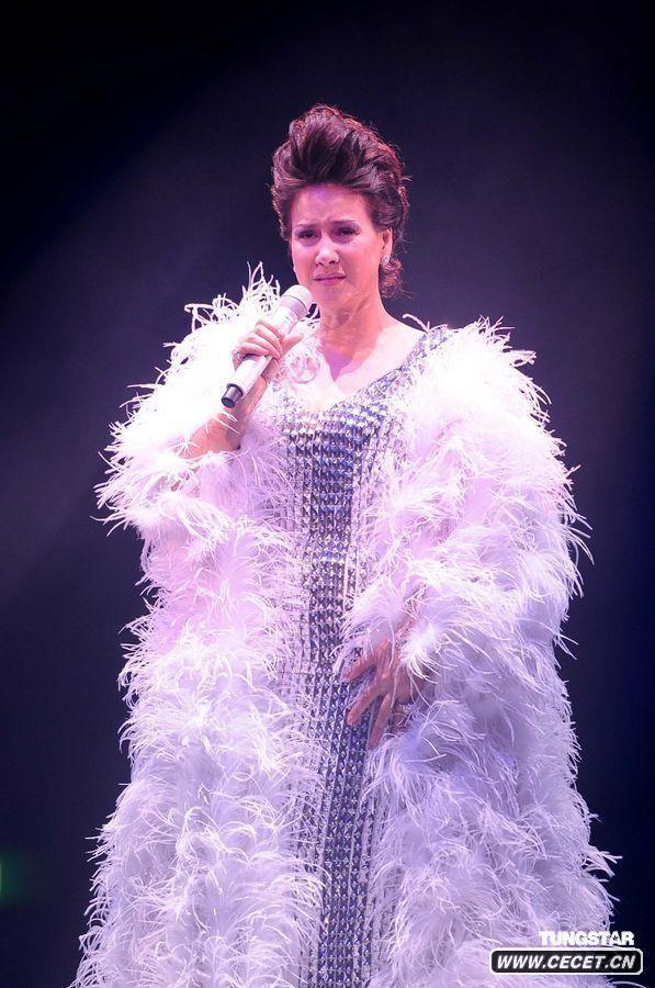 于香港红磡体育馆举办"爱show"世界巡回演唱会2013   完美篇香港站