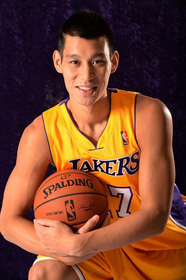 【st出品】林书豪加盟湖人队官方定妆照10p