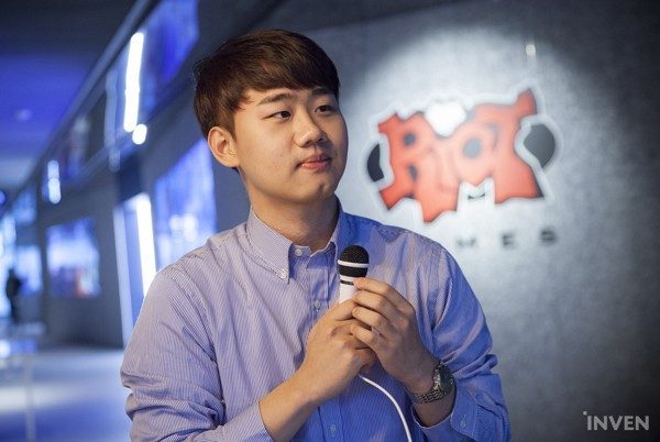 今天af与kt的lck常规赛进行期间,摄像机拍到了前afs选手kuro和kramer