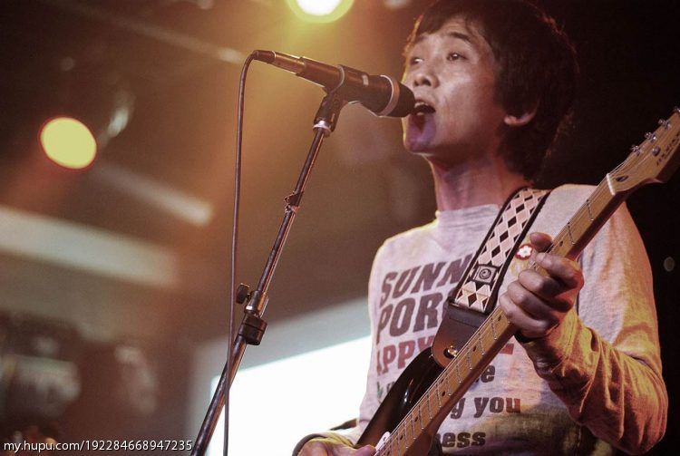 有懂民谣的么,有知道张楚的么?他在民谣圈什么水平?