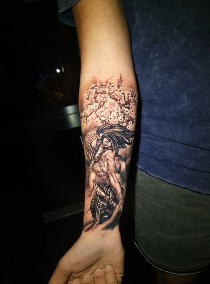 opl主持人spawn:纹了一个阿卡丽的纹身,效果超棒