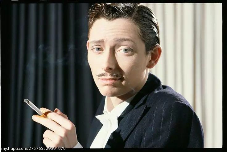 古一法师的扮演者年轻时候是什么水平?