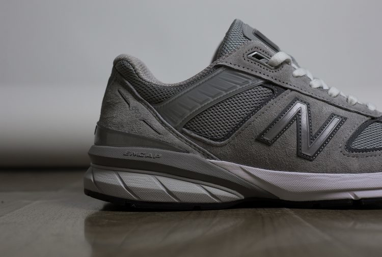 诚意不足的new balance990v5,第五代990算是最失败仓促的一代.
