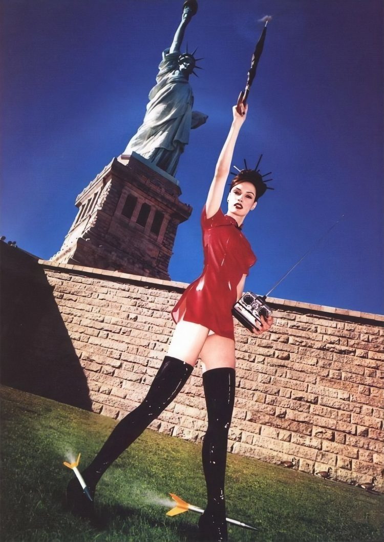 初代《x战警》凤凰女:法米克詹森 的颜值和身材属于什么级别?