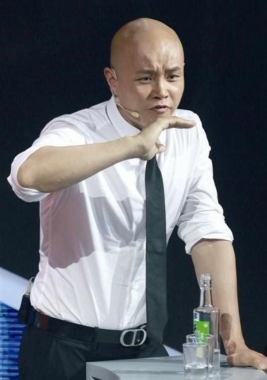 录制过程当中,乐嘉为支持自己的残疾选手崔万志现场喝酒,结果醉酒后