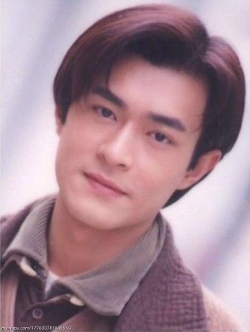 帅哥检验发型 中分头 你觉得哪个男星驾驭的更帅气呢!