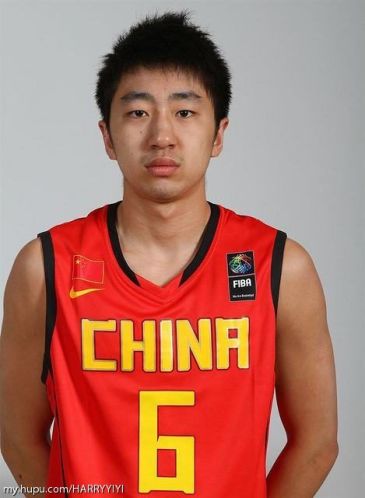 不懂就问 名场面朱八为什么追着巴西队打啊?后来好多队友都过来帮打