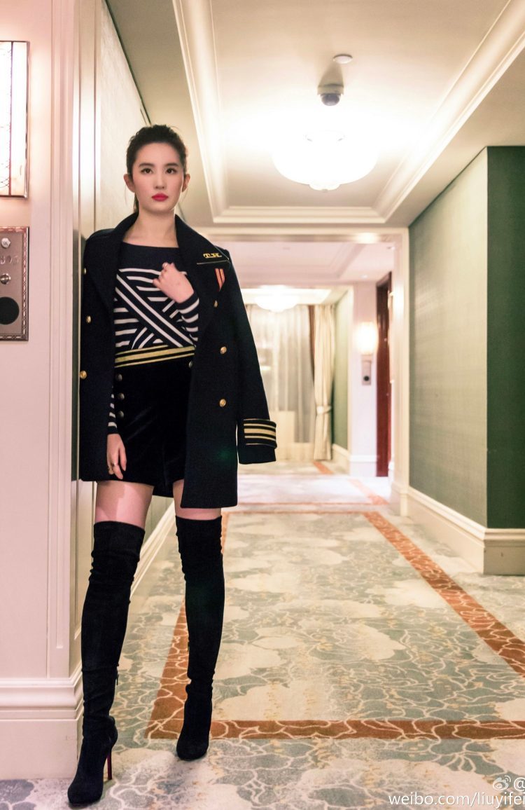 9位女星的过膝长靴造型,哪个最诱人?
