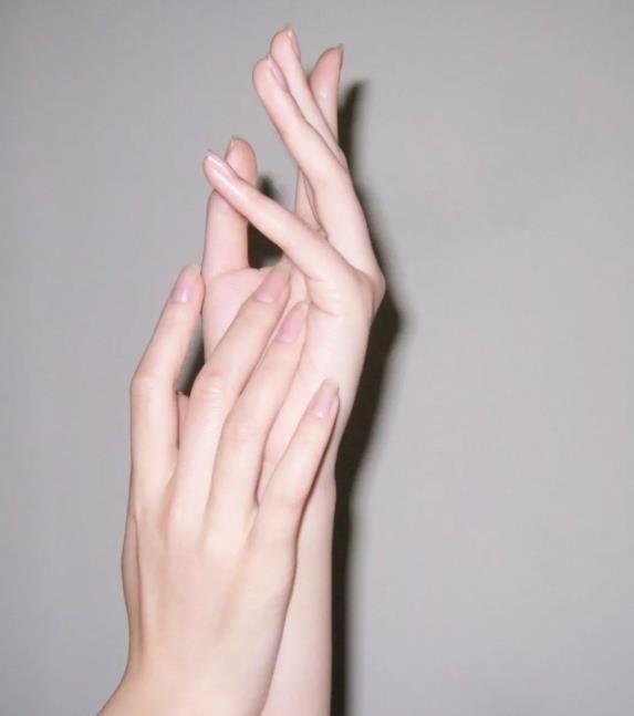 修长白净的纤纤玉手(转来的)