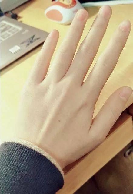 修长白净的纤纤玉手(转来的)