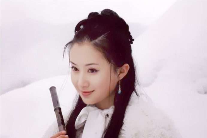 连城诀——水笙,个人觉得最仙气的一个角色,尤其是雪谷那段白衣扮相.