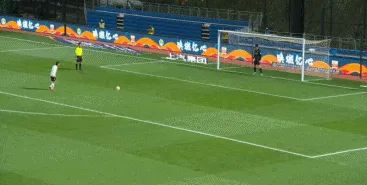 虎扑|青岛黄海总比分8-7逆转武汉卓尔成功保级 朱建荣救主