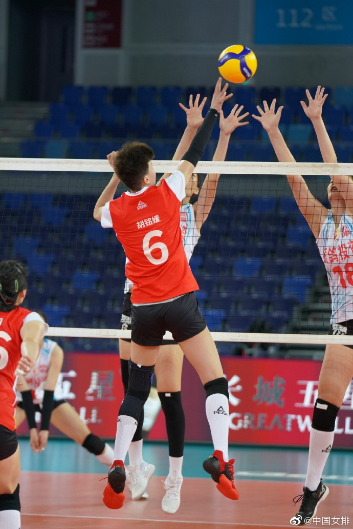 女排赛场篮球鞋屡见不鲜 虎扑 女排赛场篮球鞋屡见不鲜 虎扑