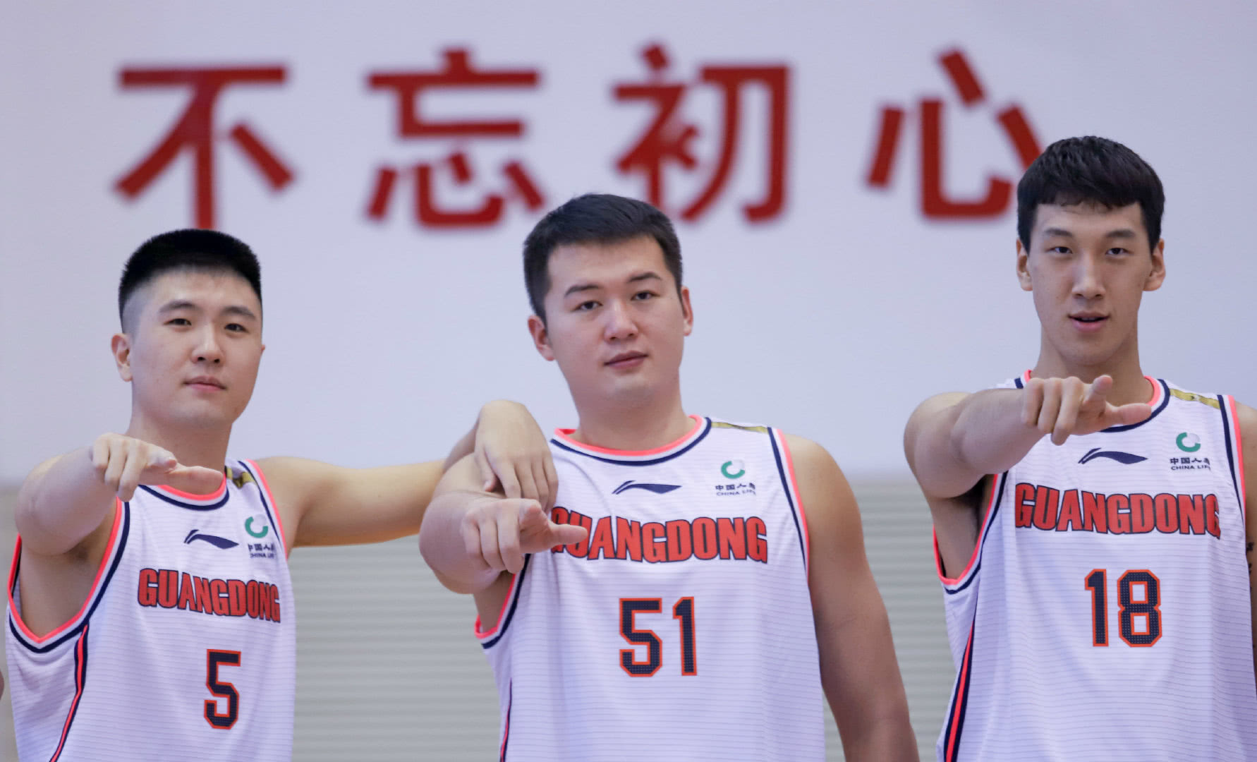 总决赛辽粤大战阿联拼至跟腱断裂广东加冕cba十冠王