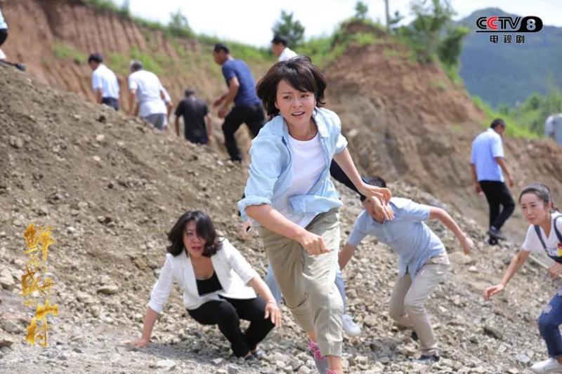 鲜花盛开的山村 央八热播女一王嘉演绎飒爽村主任 虎扑 鲜花盛开的山村 央八热播女一王嘉演绎飒爽村主任 虎扑