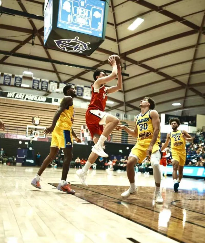 德國資深裁判稱拜仁應被判罰點球，埃芬博格怒批VAR太爛需要改革