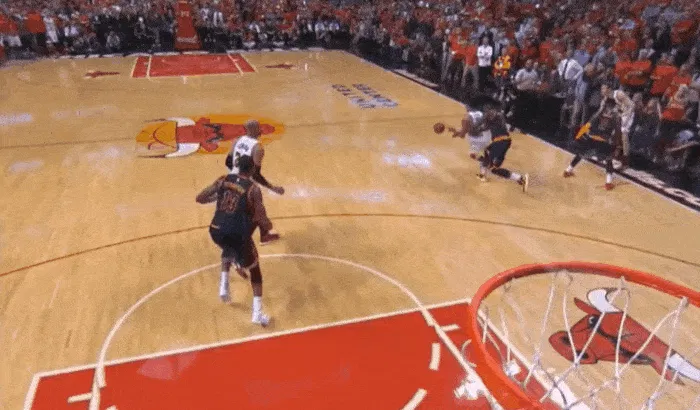 ??詹姆斯本賽季場均24.7分7.7板8.8助 對比MVP羅斯不遑多讓