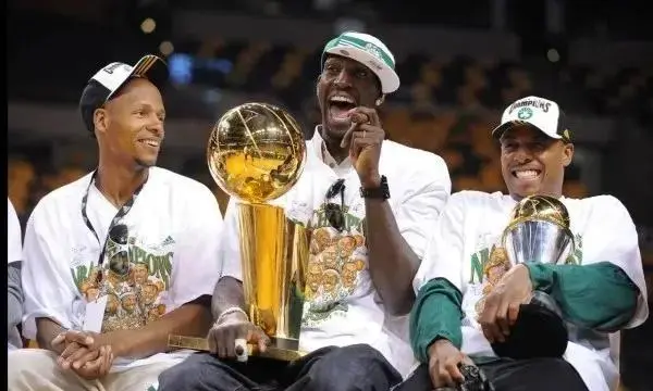 庫爾圖瓦曬圖：只要全隊同心、有球迷的支持，我們不可戰勝