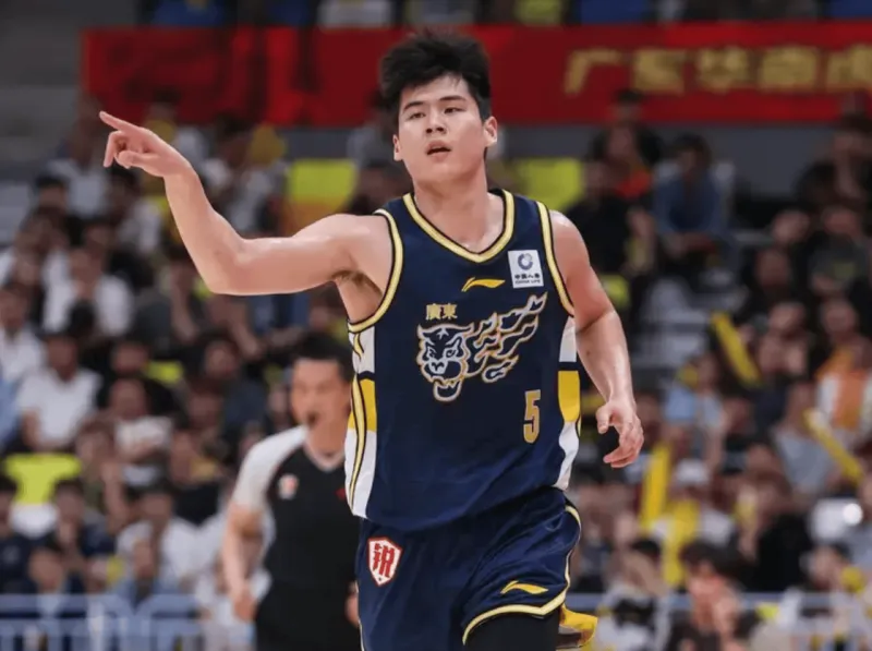 韋德：我兒子23了 我告訴他他還有4年緩沖 4年后我就不會再供他了