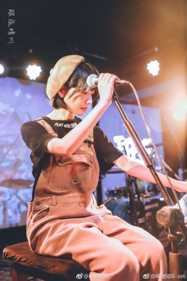 房东的猫主唱小黑 王心怡什么水平