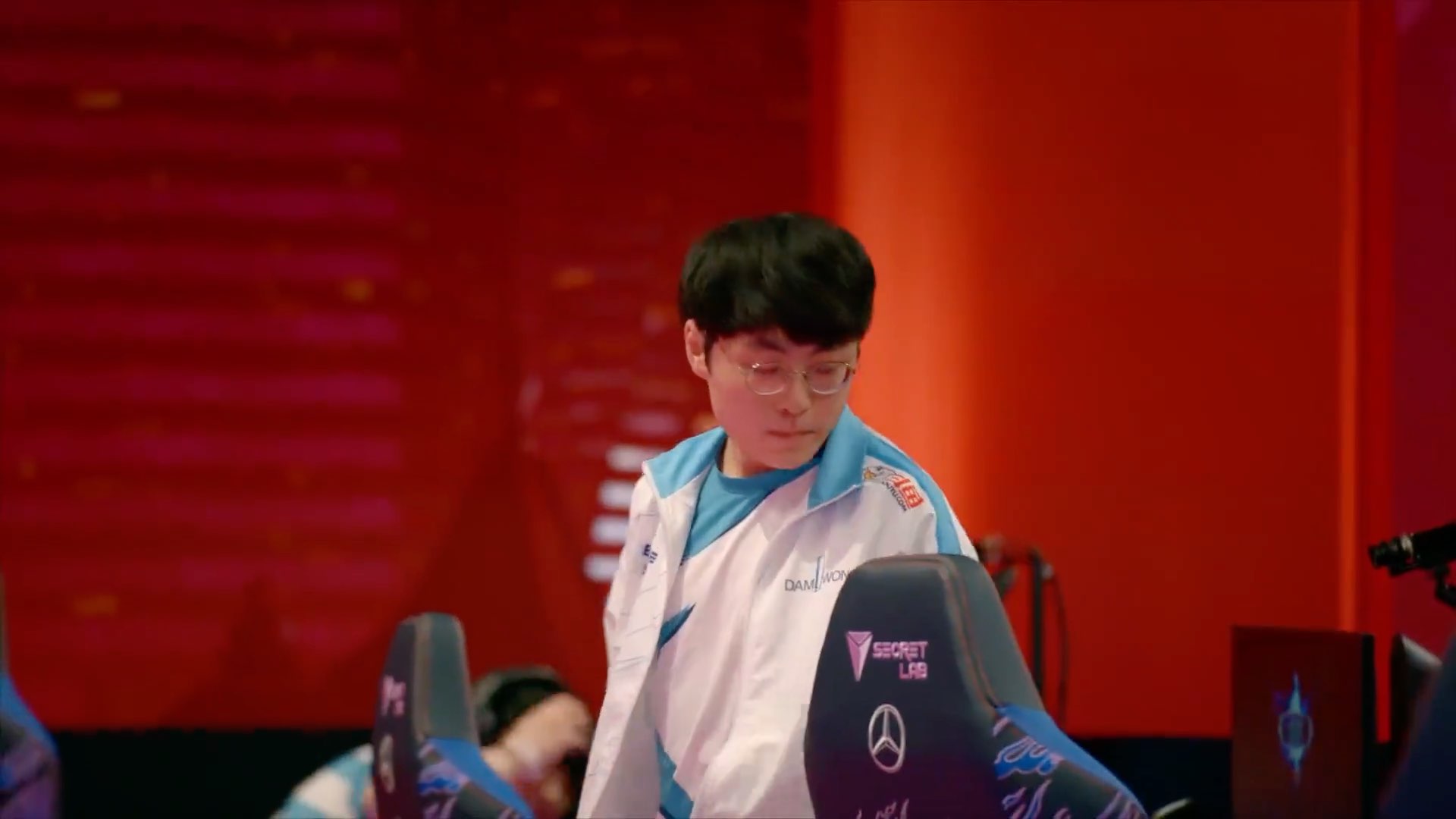 请问有人有showmaker那个重铸lck荣光的韩语版吗