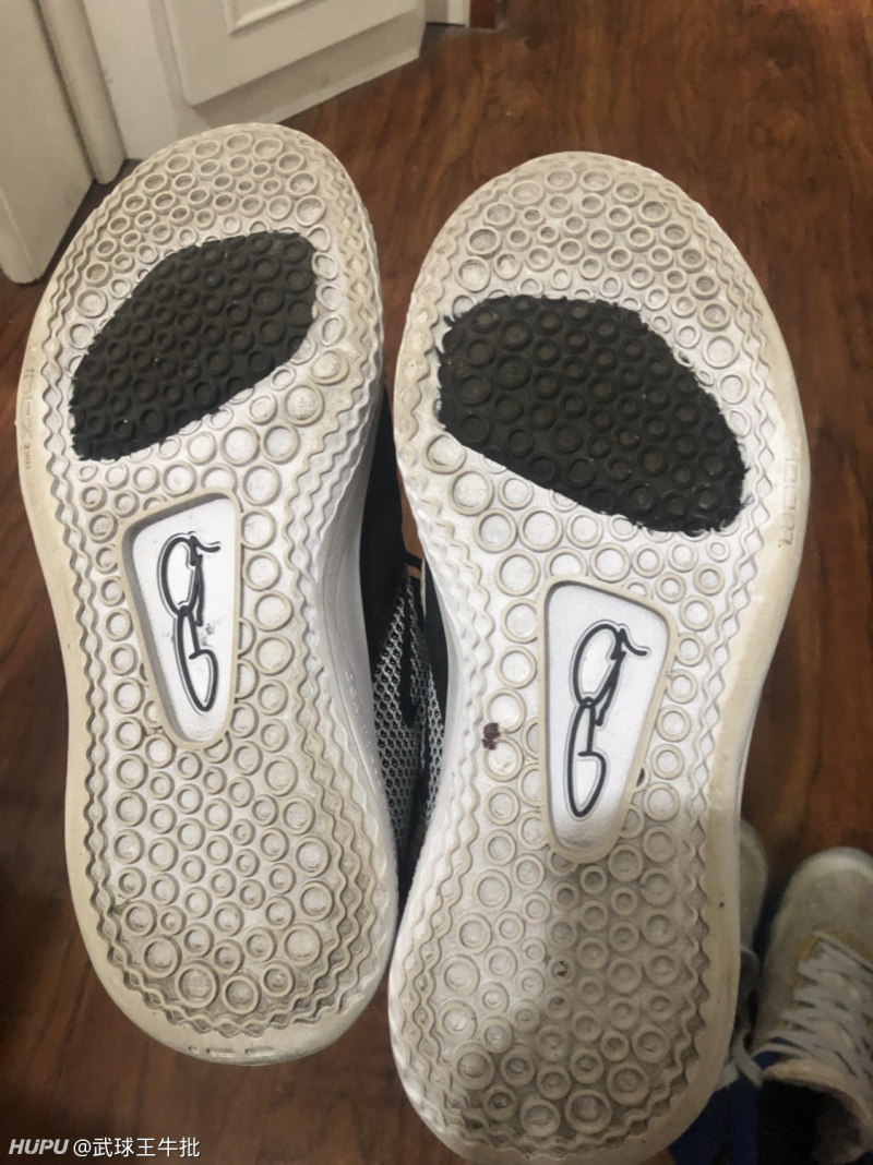 社区 运动装备pg3实战2个月,鞋底磨损如图.