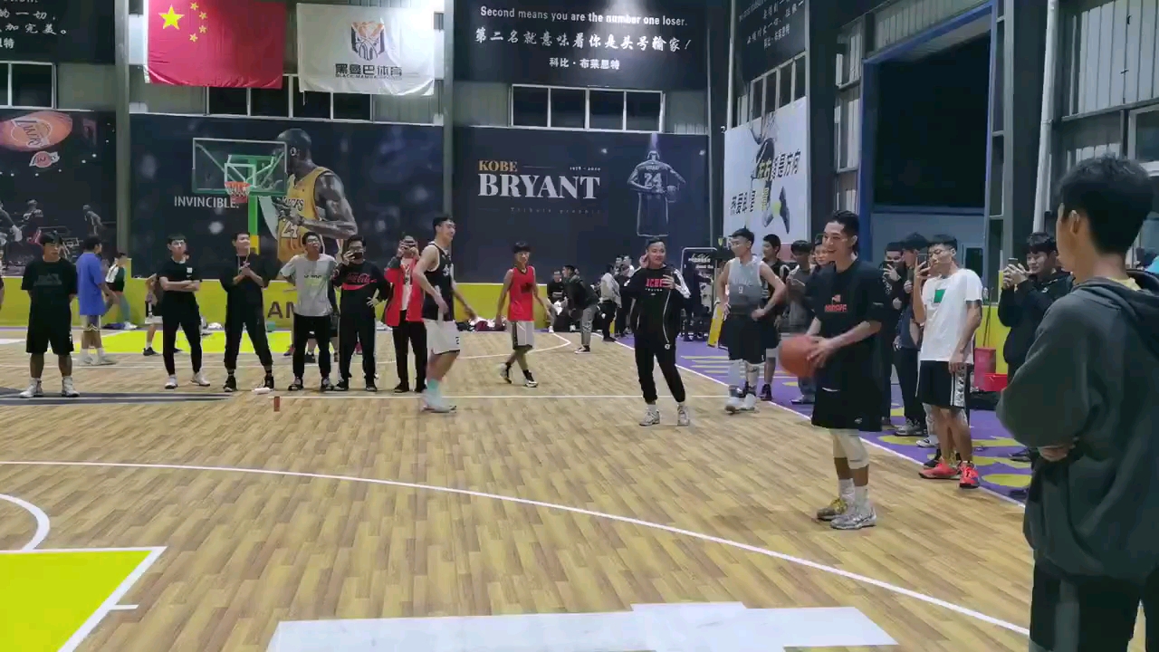 鬼手林坤和他的厂牌球队成员莅临不知名小县城,这波怎么样 - 虎扑社区