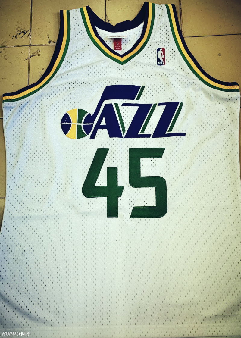 改衣二十八弹：米切尔让出45号球衣