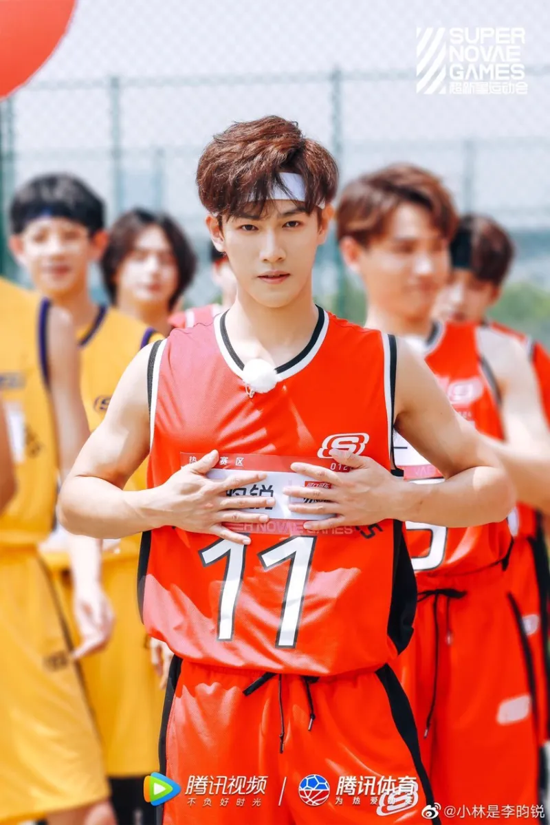 李昀锐vs周峻纬vs任豪 谁才是超新星篮球最强王者 综艺圈 虎扑社区